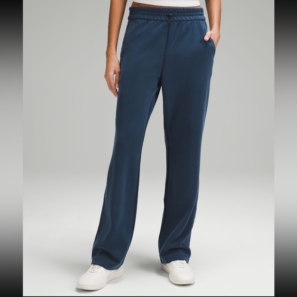 Lululemon Softstreme High Rise Pant Size 6 - True Navy